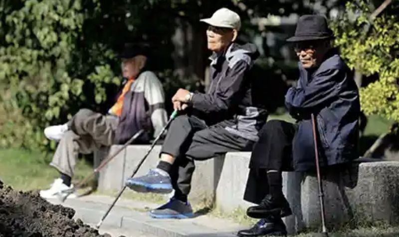 ▲韓國人口老化嚴重，2022年60歲以上就業人口高達585.8萬人，創歷史新高。（圖／翻攝自The Guardian）