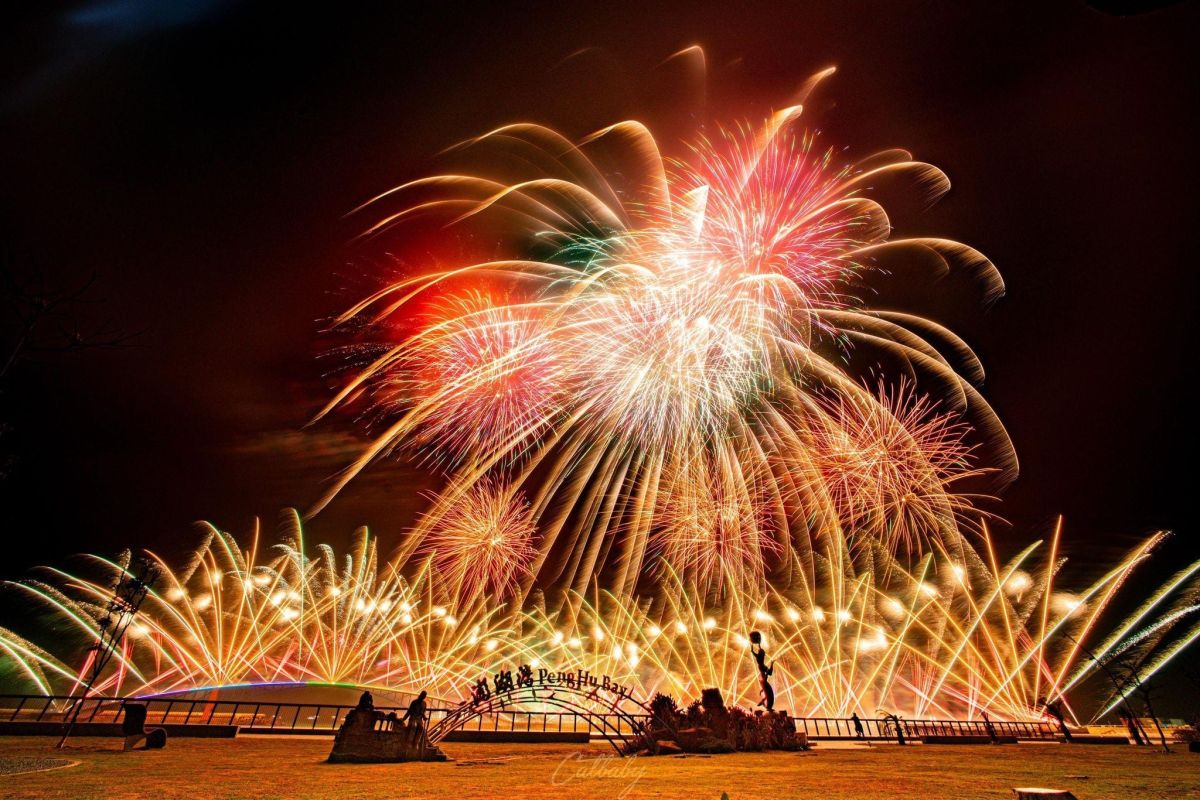 ▲2023澎湖花火節日前在13日舉行試放活動，吸引超過8000人到場觀看。（圖／翻攝澎湖國際海上花火節臉書）