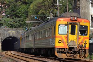 台鐵3款柴聯自強號退役　26日開行紀念末班車
