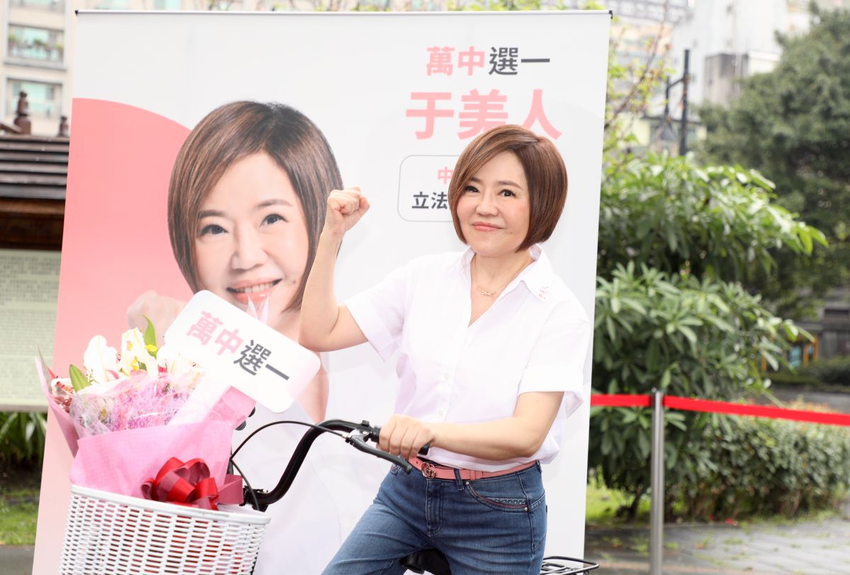 ▲于美人決定參選2024中正萬華區的立委，也透露黨派是「無黨籍」，不過比起「無黨籍」，她寧可說是「萬中選一」黨。（圖／記者陳明中攝）