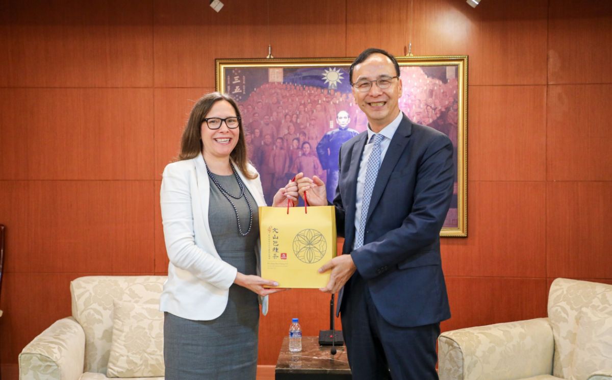 ▲朱立倫會見美國在台協會主席羅森伯格。（圖／國民黨提供）