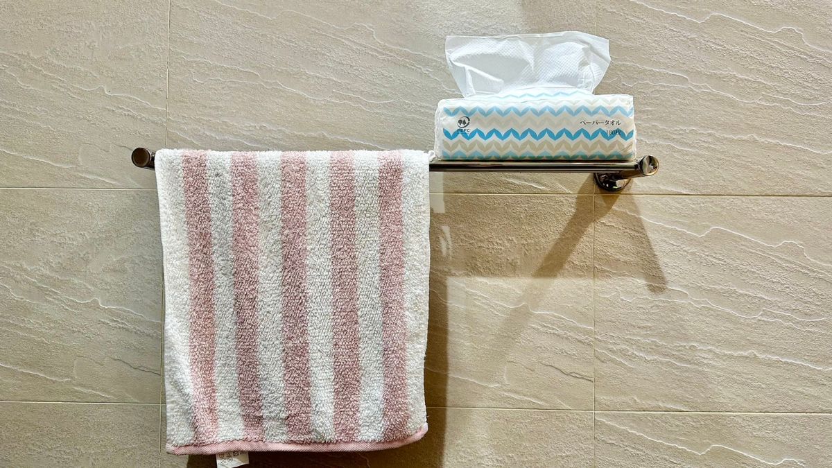 ▲梅雨季即將來臨，正是黴菌增生的時期，避免使用細菌增生的毛巾擦在臉上，利用擦臉巾替代毛巾，使皮膚不被細菌所感染。(圖/品牌提供)