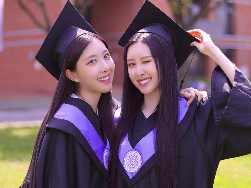 ▲「台灣最美雙胞胎」Sandy&Mandy宣布，將從清大畢業。（圖／翻攝Sandy&Mandy臉書）