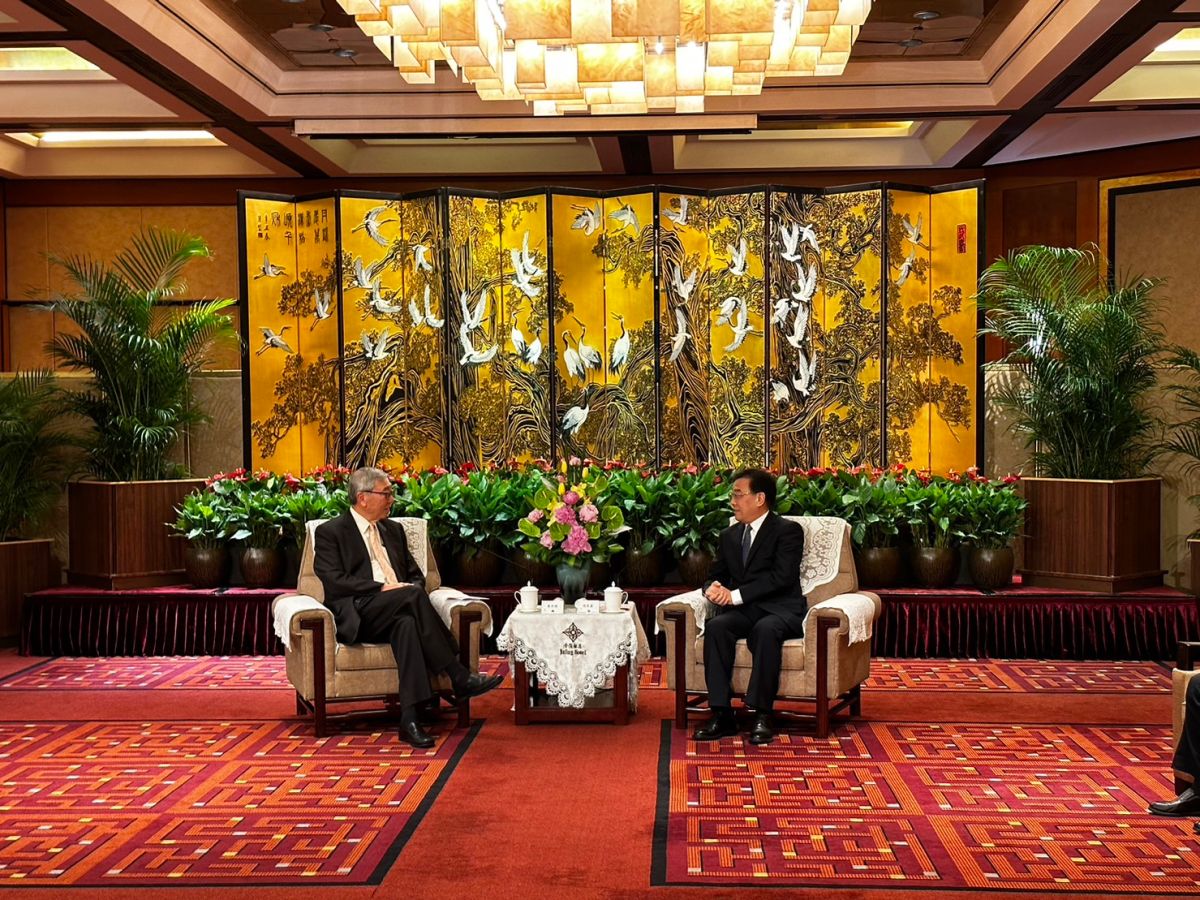 ▲工總理事長苗豐強（圖左）近日率訪團拜會江蘇省委書記信長星（圖右）。（圖／工總提供）