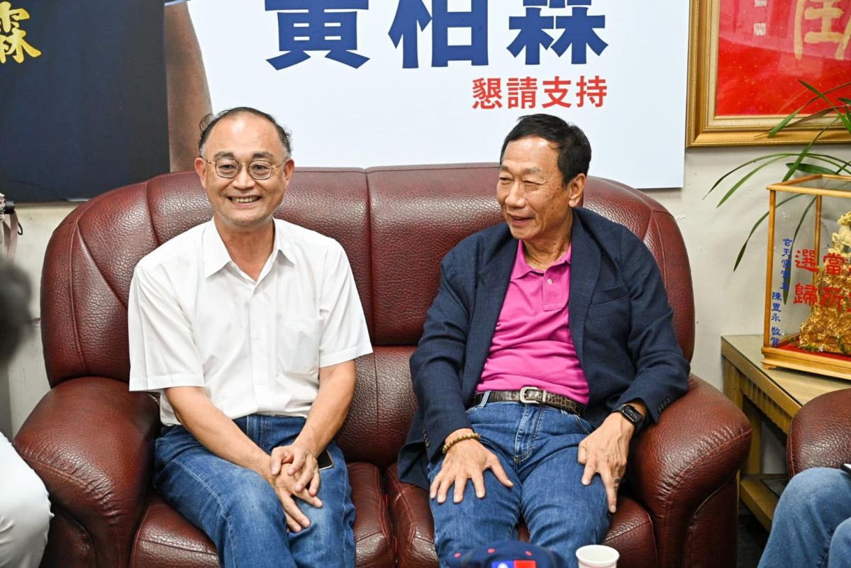 ▲郭台銘悄到高雄，拜訪將代表國民黨投入三民區立委選戰的議員黃柏霖。（圖／翻攝自郭台銘臉書）