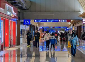 台灣旅客在機場就「看不懂中文」？她怒揭1亂象　出聲提醒也沒用
