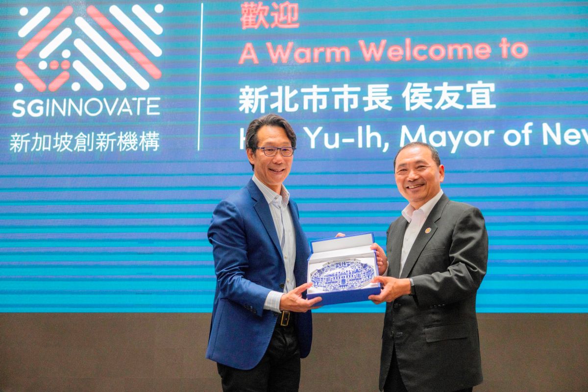 ▲侯友宜參訪新加坡創新機構，對於陳建仁希望新北市對槍擊案負起全責，說到打擊犯罪不管是在中央還是地方，都要通力合作。（圖 ／新北市政府提供）