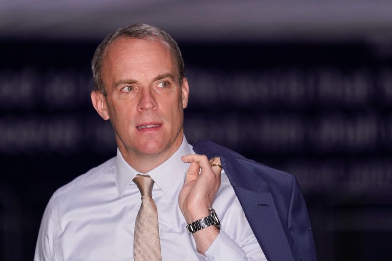 ▲英國副首相拉布（Dominic Raab）收到投訴職場霸凌報告不到24小時後，已經於今天宣布請辭下台。（圖／美聯社／達志影像）