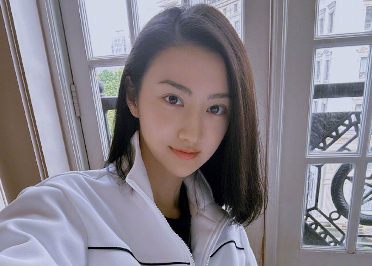 ▲景甜時隔近1個月更新微博，曬出素顏照。（圖／翻攝景甜微博）