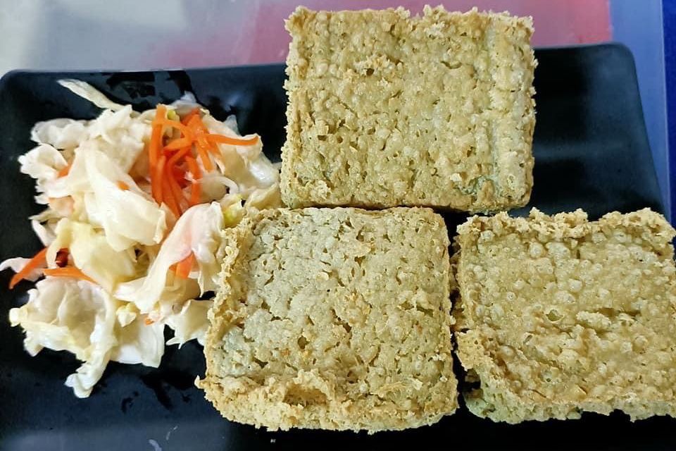 ▲不只北部有名店，高雄「逐臭留香臭豆腐」店裡有道「招牌臭豆腐」，標榜選用48小時發酵豆腐，味道相當濃重。（圖／翻攝逐臭留香臉書）