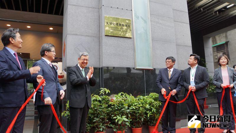 ▲行政院長陳建仁（左三）出席環保署氣候變遷署籌備處成立揭牌典禮。（圖／記者呂炯昌攝影，2023.04.22）