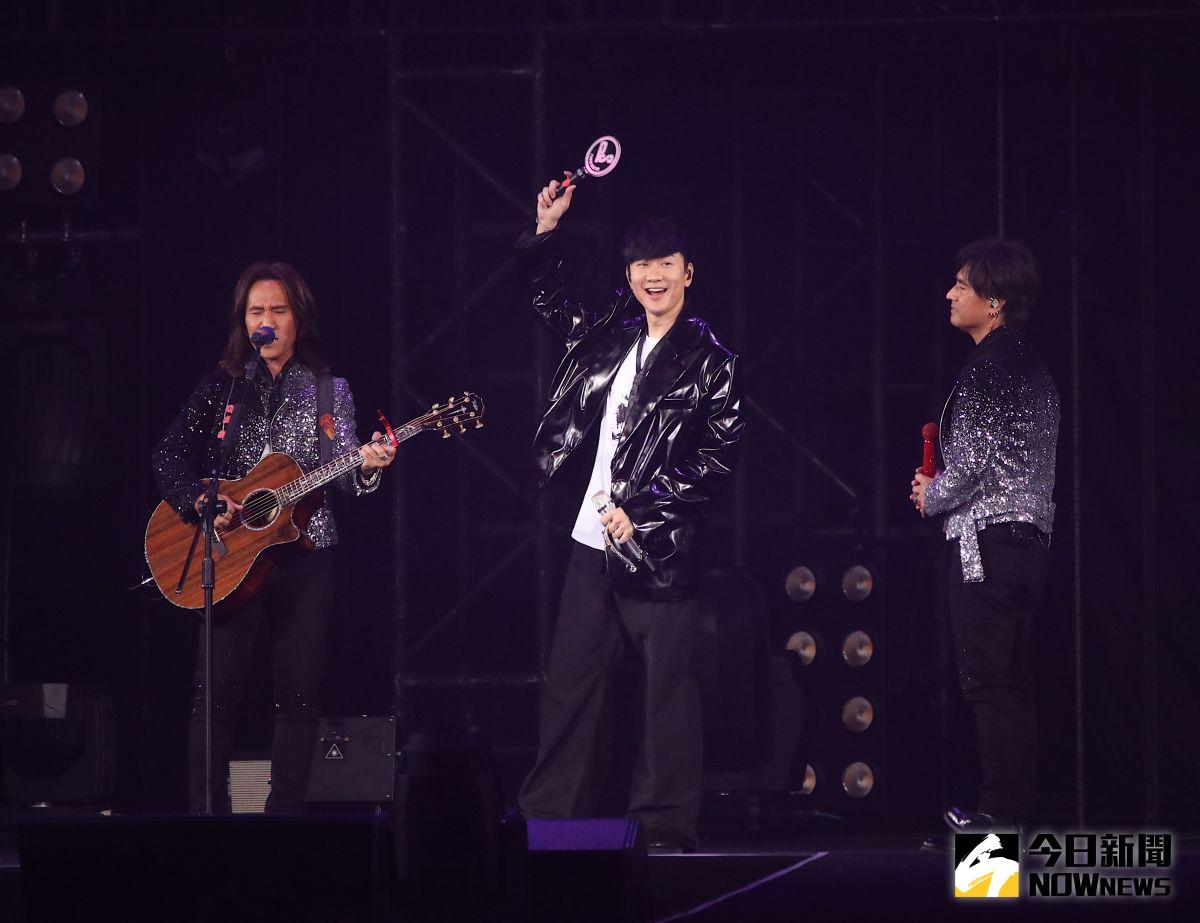 ▲動力火車演唱會首日，邀來林俊傑JJ（中）擔任嘉賓。（圖／記者陳明中攝, 2023.04.22）