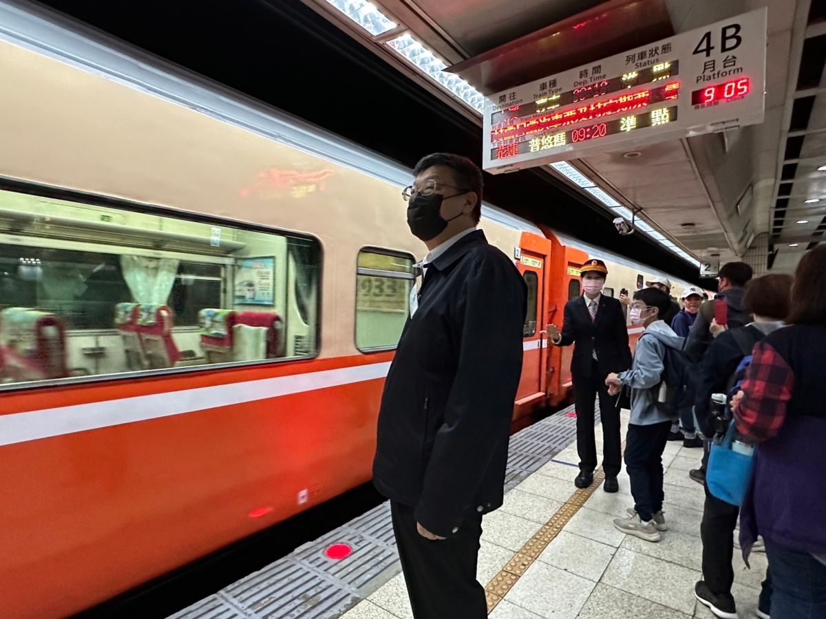 ▲杜蘇芮颱風逐漸逼近，26日上午，交通部台灣鐵路管理局宣布，南迴線高雄－台東間自下午5點後對號列車停駛，而區間車視風雨情況機動行駛，西部幹線和東部幹線、各支線則正常行駛。（示意圖／NOWnews資料照）