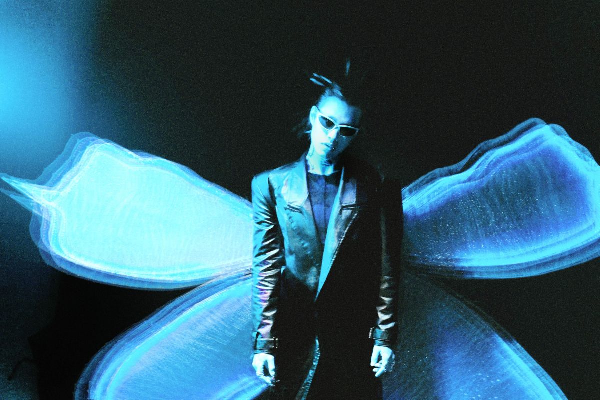 ▲安迪兒子Marz23（阿夜）新專輯《不遠處》，以內心黑暗面來呈現。（圖／華納音樂提供）