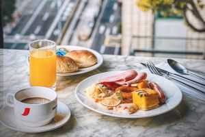 台北中山雅樂軒自助式早餐買一送一　享高樓美景還能一早開喝
