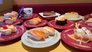 ▲壽司郎「滿載而鮭」鮭魚季，多款「鮭魚一貫20元」。（圖／壽司郎提供）