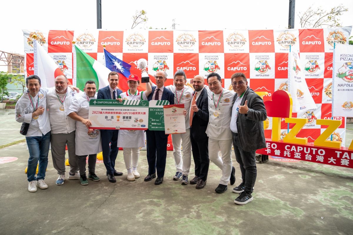 ▲第6屆拿坡里CAPUTO盃披薩大賽，「經典STG」冠軍得主陳怡瑄（左5），將代表台灣角逐世界冠軍。（圖／河洛企業提供）