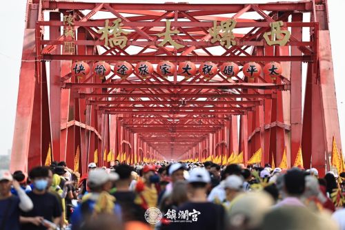 ▲大甲媽祖遶境昨通過西螺大橋，今晚將駐駕在新港奉天宮。（圖／翻攝大甲鎮瀾宮臉書）