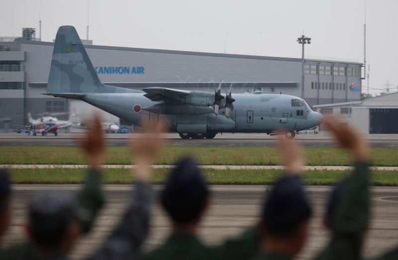 ▲日本航空自衛隊3架運輸機抵達蘇丹東方的吉布地，待命伺機撤僑。（圖／美聯社／達志影像）