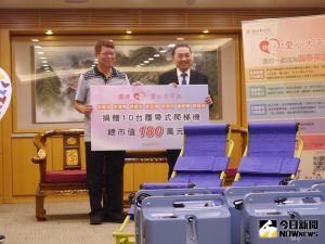 蘆洲仕紳捐贈爬梯機和製氧機　侯友宜：存好心行善為台灣最大力量
