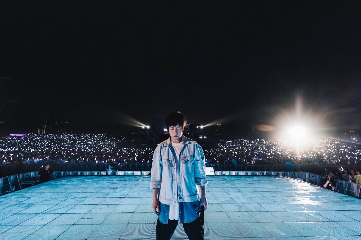 ▲阿信在大陸演唱會上，身體不適當場吸氧，隔日本人發聲報平安：「我很好」，要粉絲別擔心。（圖／相信音樂提供）