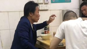 鄭浩南自爆老婆跑了、人財兩失　58歲憔悴吃路邊攤老態瘋傳
