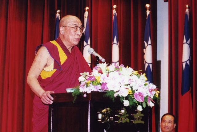 ▲ 達賴喇嘛2001年到立法院演說。翻攝立法院議政博物館