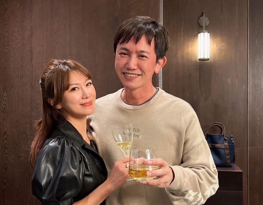 ▲佩甄和老公王祚軒結婚15年，因為聚少離多讓她一度有怨言，老公緊急返台陪伴彌補她。（圖／翻攝佩甄臉書）