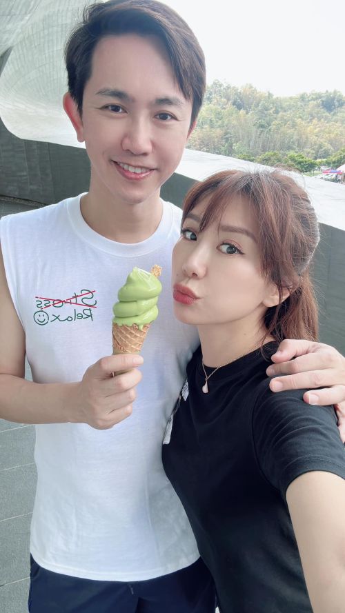 ▲佩甄（右）曾抱怨老公（左）和她相處時間較少，現在彼此也找到增加共處機會的方法。（圖／摘自 李佩甄 FB）