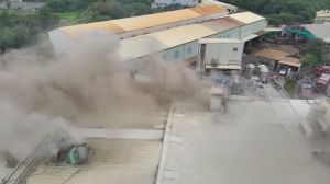 聯華食品廠大火7死！疑2樓油炸機台起火　現場昏暗導致逃生不易
