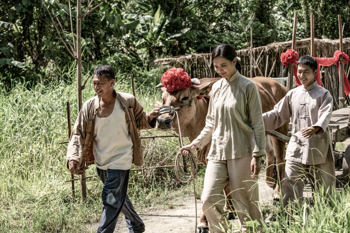 ▲左起游安順、安心亞、蔡昌憲主演《牛車來去》的角色原型人物與導演李岳峰有關。（圖／公視）