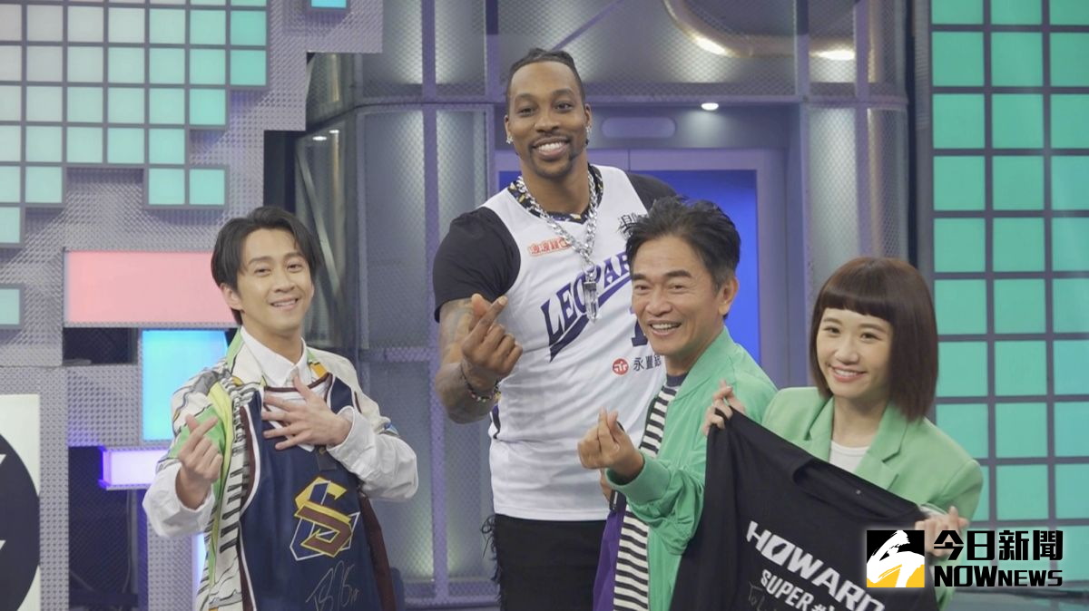 ▲魔獸霍華德錄製《綜藝大熱門》，自曝有意留在台灣打球，會跟球團再詳細討論，左起陳漢典、魔獸、吳宗憲、LuLu。（圖／記者陳思誼攝）