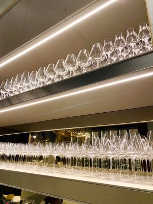 ▲Thomas指定獨家引進土耳其NUDE Glass頂級酒杯。（圖／記者蕭涵云攝）
