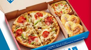 ▲達美樂新推MyBOX「披薩便當，個人披薩加2款副食，有菜有肉129元起，現在優惠99元。（圖／翻攝自達美樂FB）