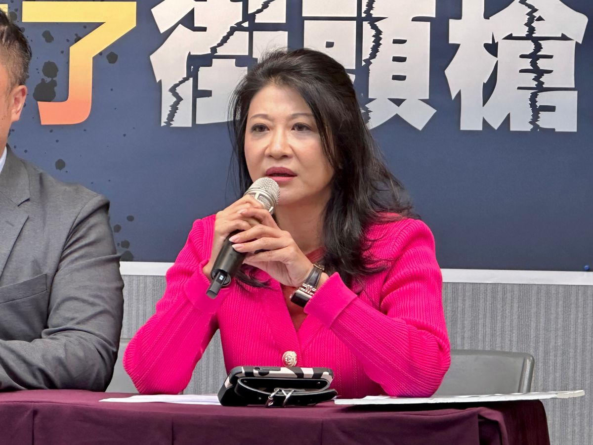 ▲針對國民黨新北市議會黨團強渡關山護航侯友宜選總統，民進黨發言人林楚茵等人舉行記者會提出質疑。（圖／民進黨提供）