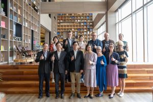 七國圖書館領導者來高雄參訪　館藏43國27種語言書籍
