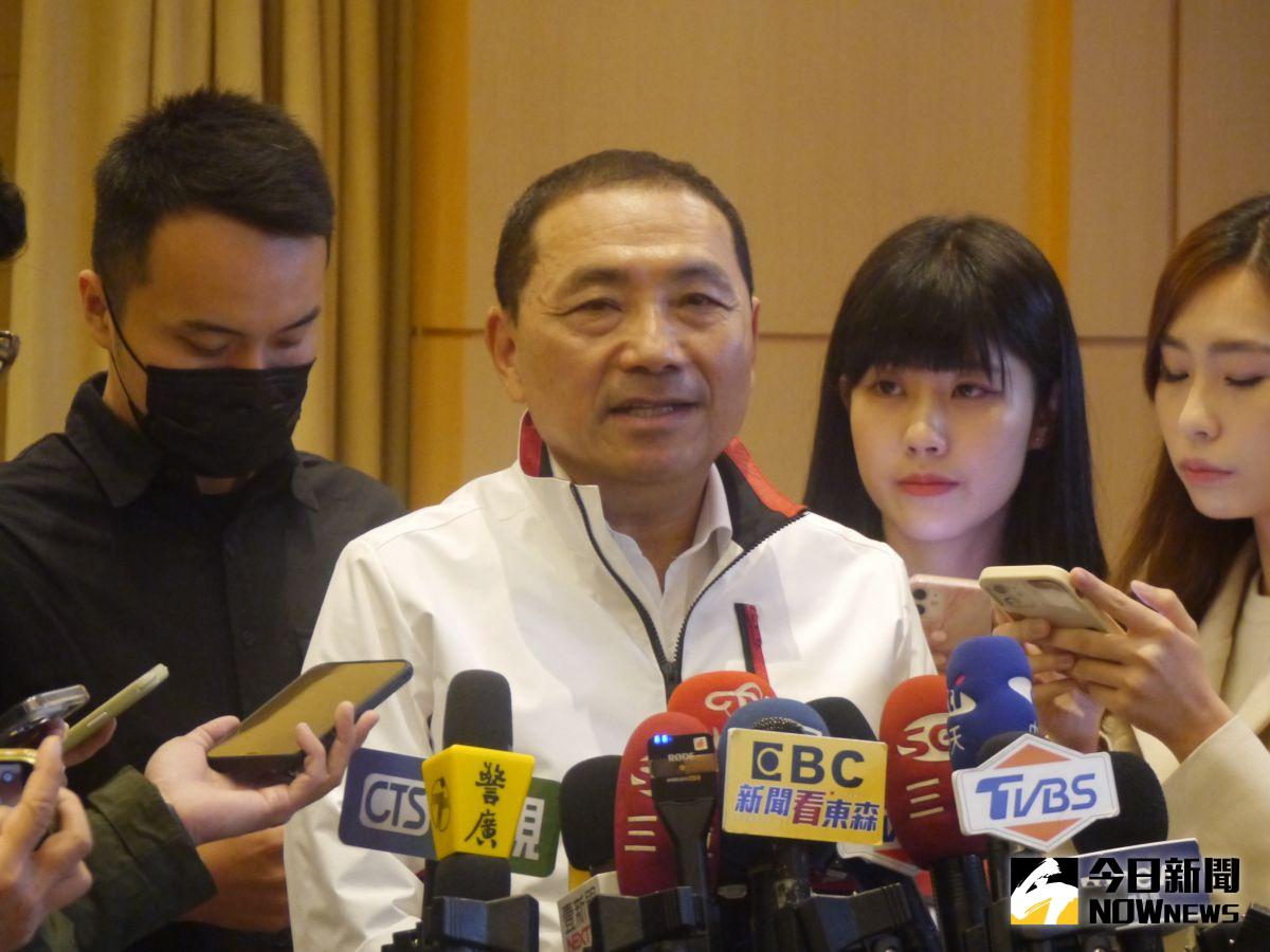 ▲對於傳出先前出訪新加坡已密會李顯龍，侯友宜在市政會議後受訪說，希望台灣跟新加坡一起共好。（圖 ／記者吳嘉億攝，2023.04.26）