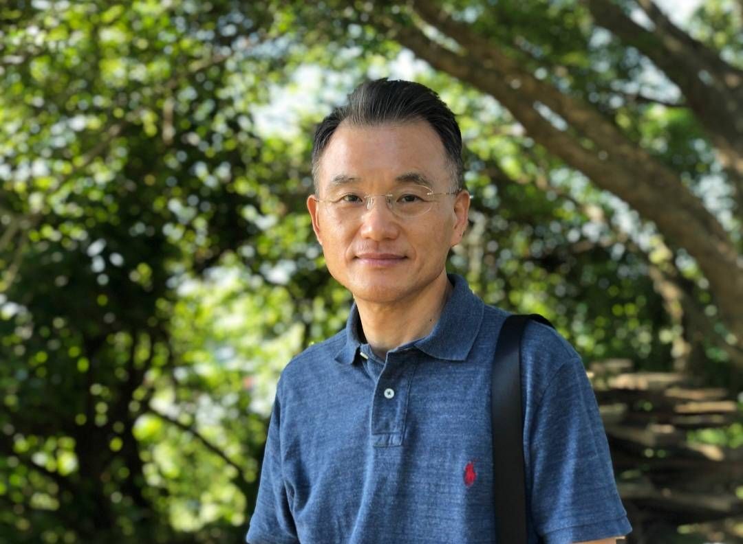 ▲韓國歐巴金尚浩來台逾35年，在台灣詩壇頗負盛名，最近當選台灣現代詩人協會理事長，首開台灣詩壇由外國學者出任理事長先例。（圖／修平科大提供）