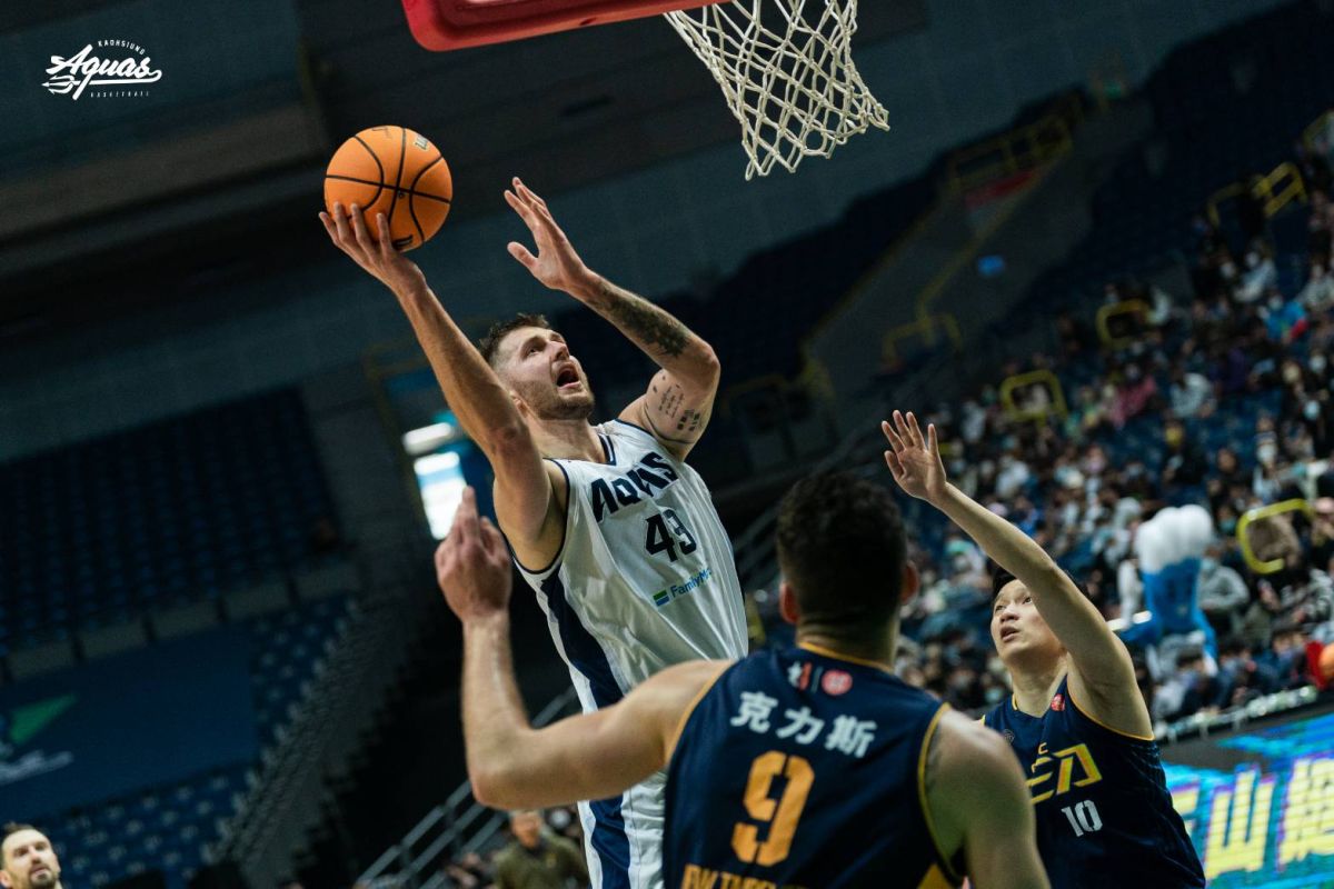 ▲高雄全家海神「立陶宛巨塔」庫薩斯，近期飽受傷病困擾，在經過立陶宛醫療團隊及多方審慎評估後，他決定以職業生涯為優先考量，先返國治療左腳傷勢。（圖／海神球團提供）