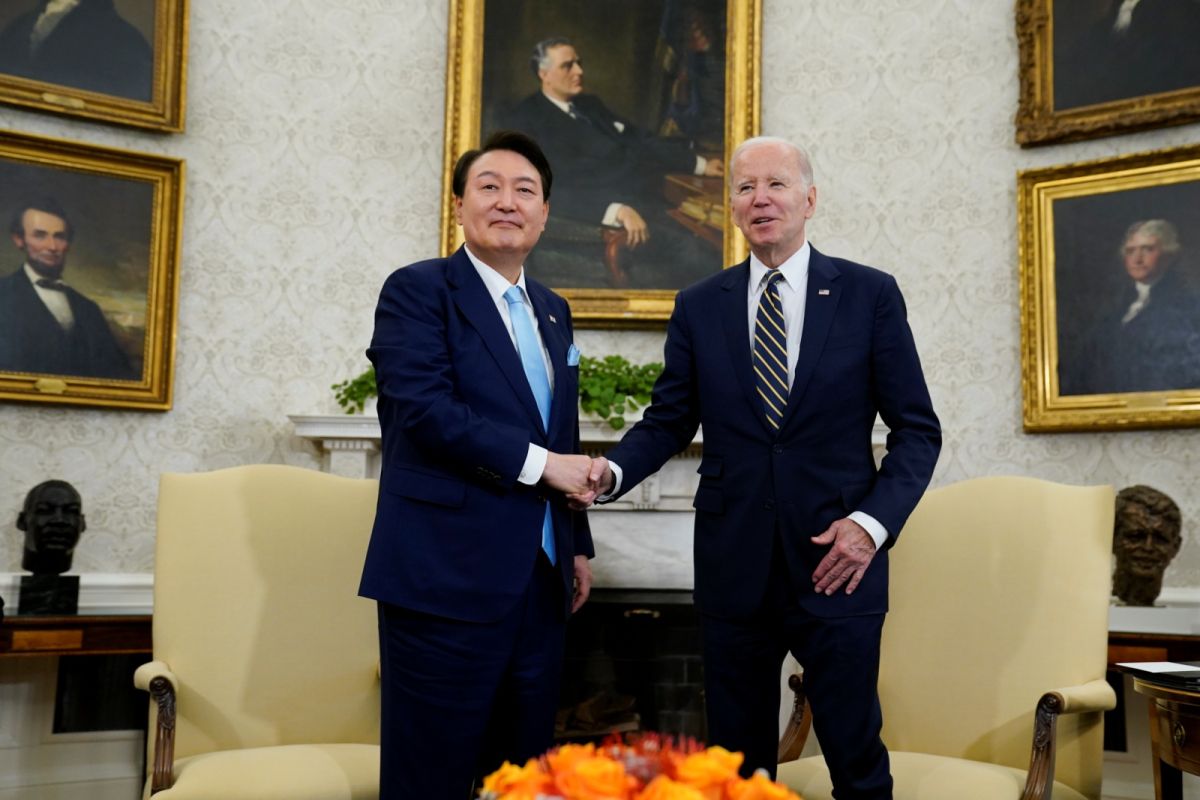 ▲美國總統拜登與南韓總統尹錫悅在白宮宣布一項重要協議，包括美國將在南韓部署美國核潛艦，是1980年代初以來首次採取這項措施。（圖／美聯社／達志影像）