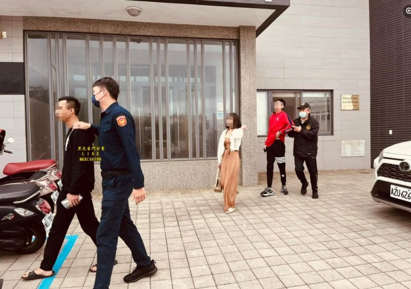 ▲6名動手的觀光客訊後被警方依妨害秩序、毀損及強制罪函送澎湖地檢署偵辦。（圖／翻攝黑色豪門企業臉書）