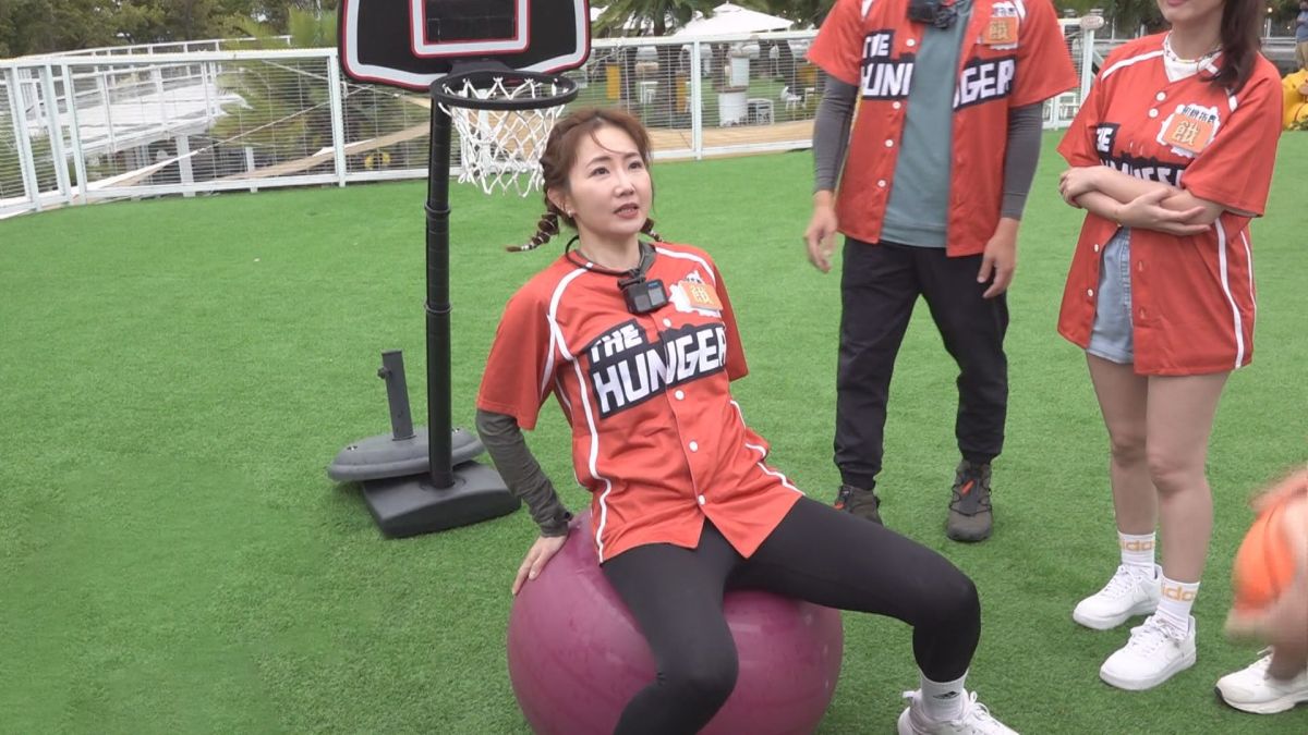 ▲《飢餓遊戲》謝忻倒栽蔥，被虧老藝人做效果。（圖／中視提供）