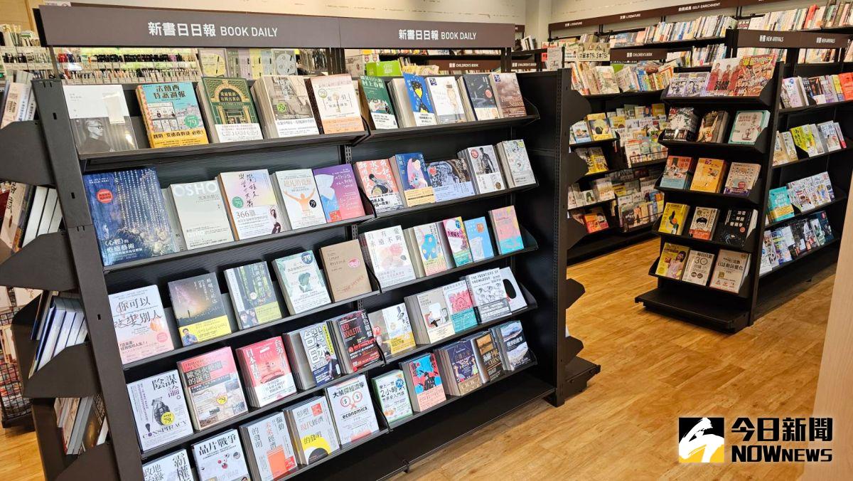 ▲台灣基進今（14）日召開記者會揭露，有民眾在誠品購買「阿共打來怎麼辦」一書，接到自稱誠品市調電話，對話中關切民眾為何要買「內容不恰當」的書，中國疑似藉由市調電話打任之戰，質疑誠品公司洩漏個資。（圖／記者許家禎攝）