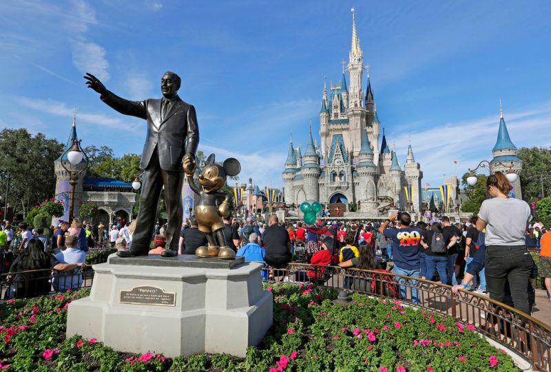 ▲迪士尼（Disney）取消在美國佛羅里達州中部興建新員工園區的計畫，是與共和黨籍佛州州長迪尚特（Ron DeSantis）交鋒所產生的最新連鎖反應。（圖／美聯社／達志影像）