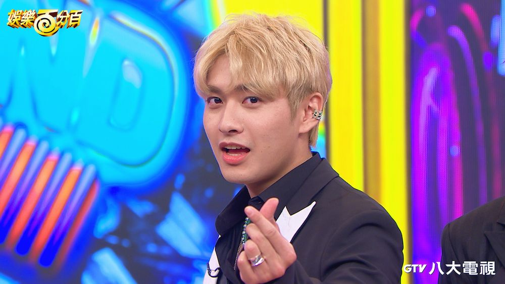 ▲FEniX李承隆秀可愛三連拍。（圖／八大提供）