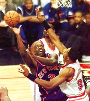 ▲尼克隊Larry Johnson在1999年季後賽率領尼克擊敗溜馬上演老八傳奇。（圖／美聯社／達志影像）