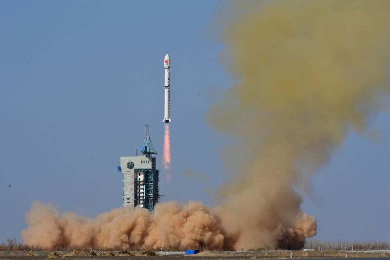 ▲中國首顆低傾角軌道降水測量衛星「風雲三號G星」，搭乘長征四號乙運載火箭，4月16日上午9時36分已在酒泉衛星發射中心成功發射。（圖／新華社）