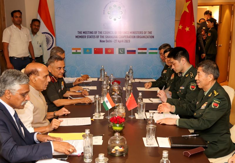 ▲印度國防部長辛赫（Rajnath Singh）在會晤時告訴中國防長李尚福，雙方關係要改善，有賴受到軍事緊張局勢干擾的印中邊界恢復「和平寧靜」。（圖／美聯社／達志影像）