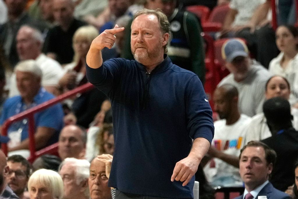 ▲公鹿內部對於總教練Mike Budenholzer的調度有所質疑，後者的帥位岌岌可危。（圖／美聯社／達志影像）