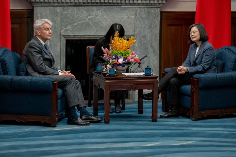 ▲蔡英文接見「法國參議院副議長暨友台小組主席李察訪團」。（圖／總統府提供）